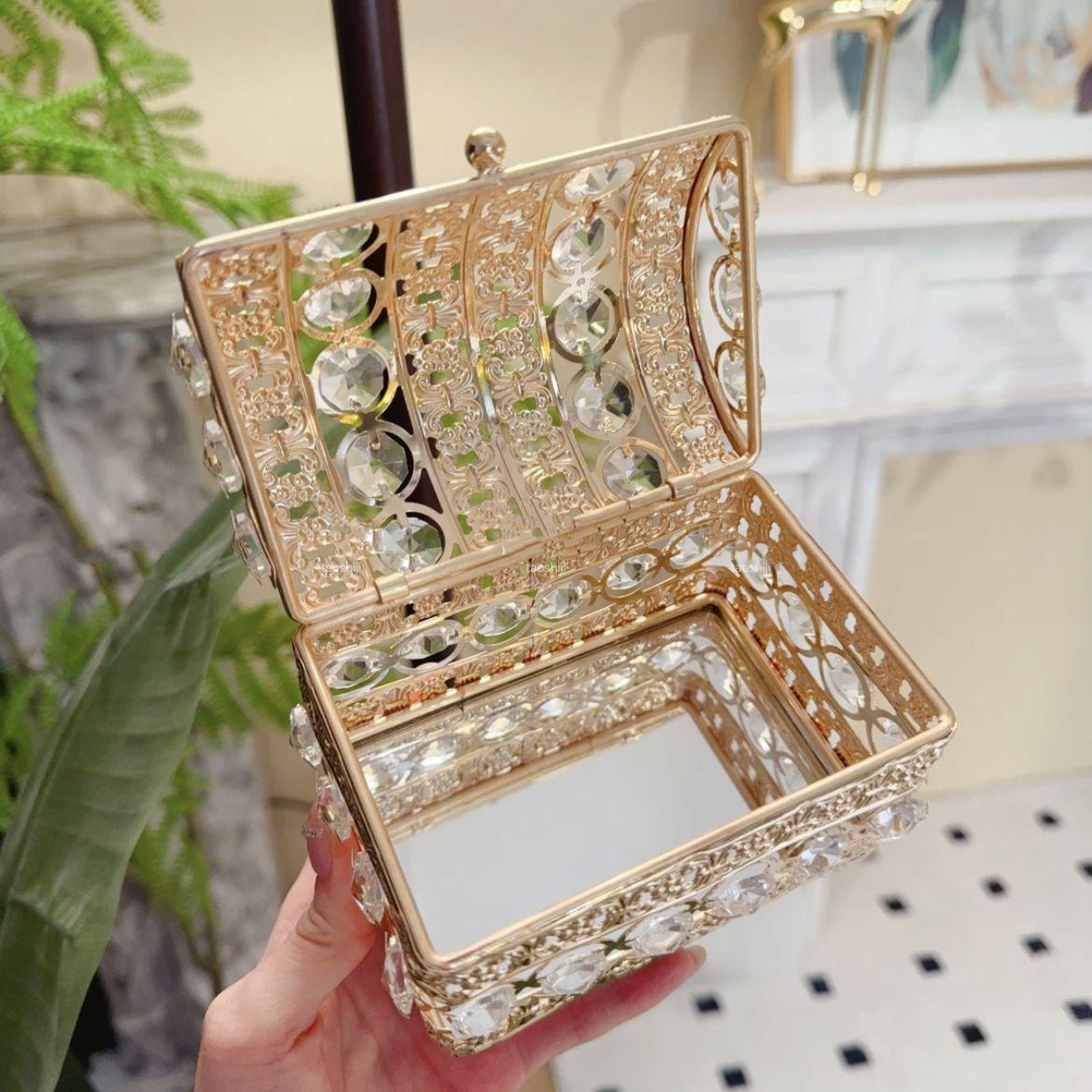 

1PC Jewelry Decorative Box, Gold Necklace Ring Silver Earrings Jewelry Storage Box, Luxury Desktop Crystal Storage Jewelry