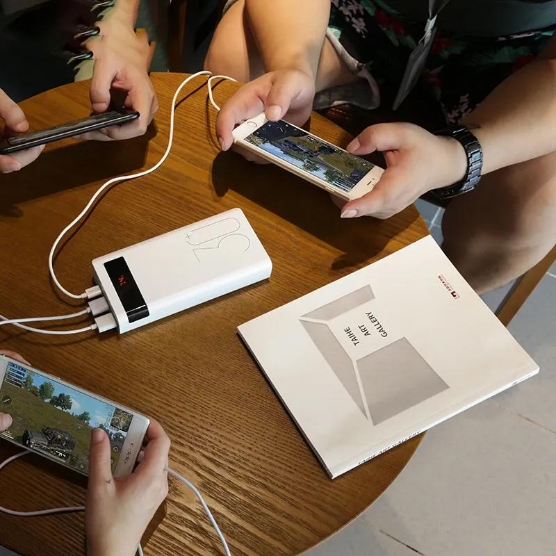 30000 mAh large capacity mobile power bank suitable for Huawei iPhone fast charging universal power bank