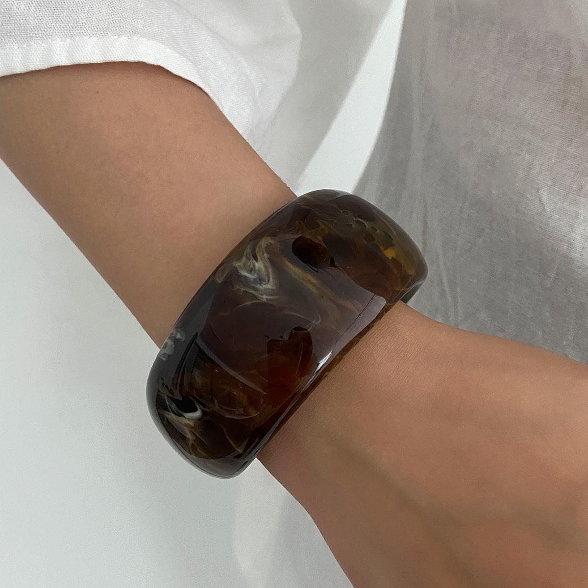 

Vintage Resin Cuff Charms Bracelet Bangles for Women Fashion Jewelry Acrylic Wide Irregular Geometric Party Bangle For Girls