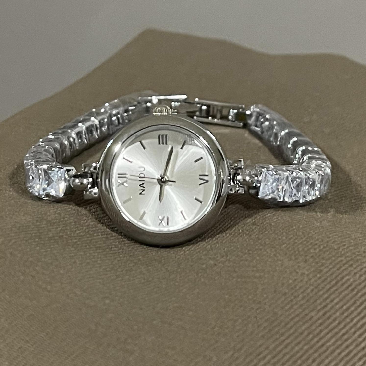 Light Luxury Rhinestone Temperament Bracelet Watch Niche High-End Sense Simple Fashion Medieval Women S Chain Women S Watch