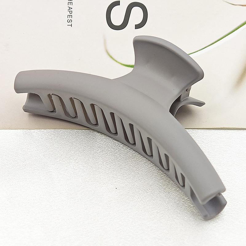 Curved Metal Shark Clip Woman Geometry Metal Hollow Hair Claw  Solid Color Ponytail Hairpin Light Luxury Hair Accessories