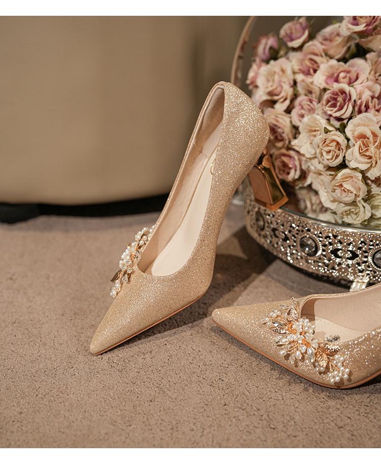 Třpytivé svatební lodičky s flitry a špičatou špičkou - robustní podpatek, svatební a pro družičky