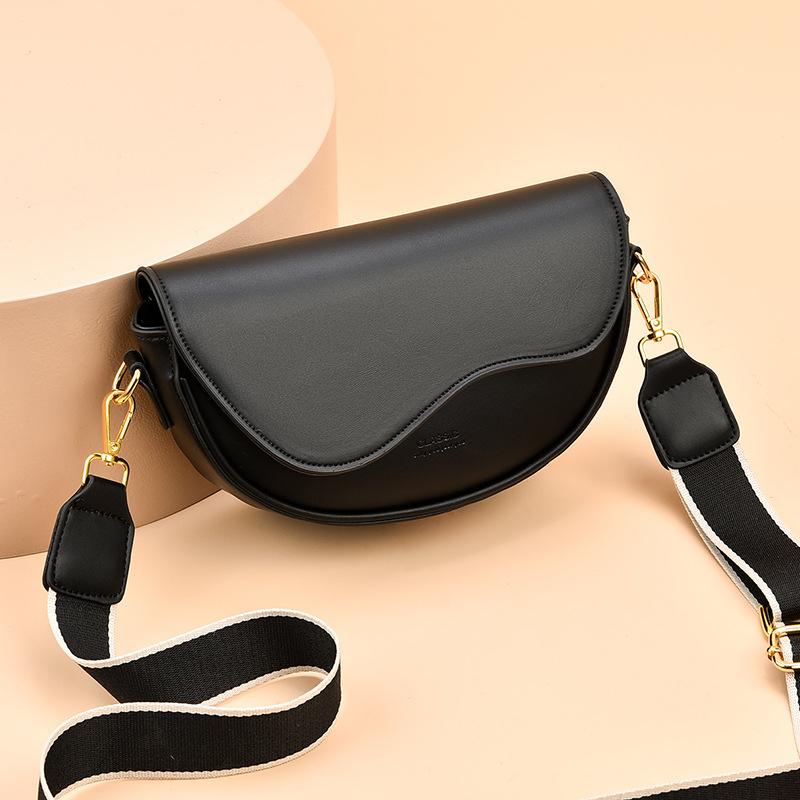 Small Niche Luxury Women's Bag, New Fashionable Underarm Saddle Bag, Korean Version, Simple Casual Single Shoulder Crossbody Bag