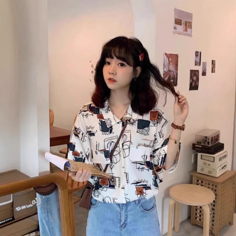 

Women’s Retro Hong Kong Style Short Sleeve Loose Printed Blouse Medium