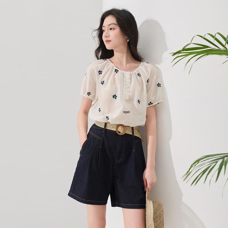 San Cai Floral Embroidered Short Sleeve Blouse