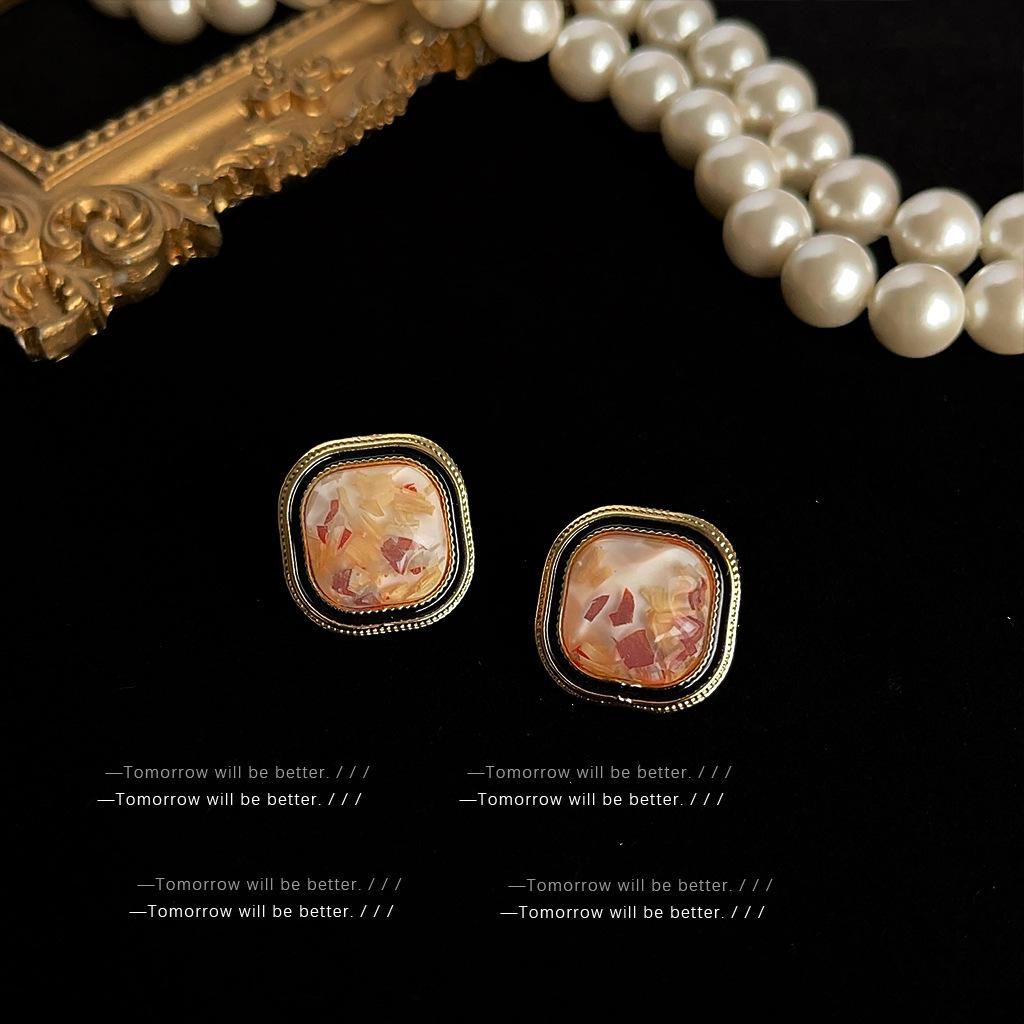 Mid-Century Vintage Stud Earrings: Trendy Literary Style in Light Luxury Fashion