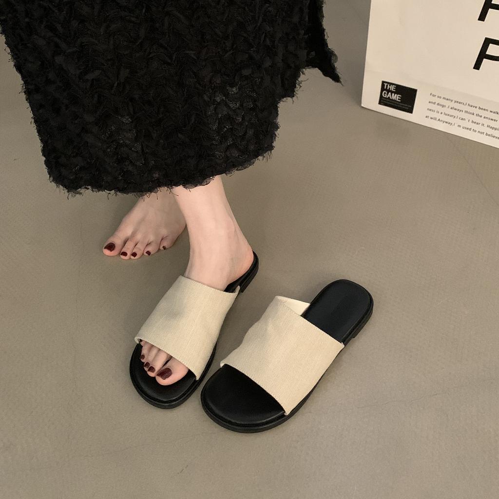French flat-bottomed retro casual one-word slippers for women's summer wear 2025 new seaside vacation beach cool slippers