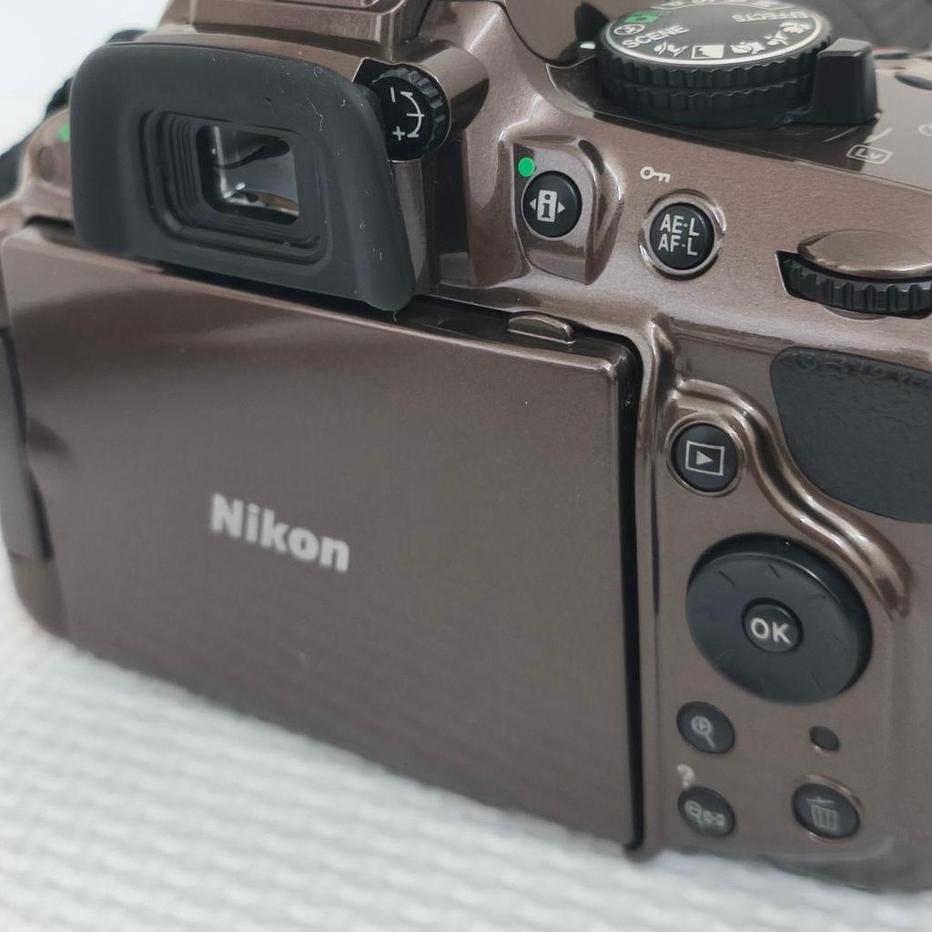 Used Rare Color Beautiful Condition Nikon D5200 Body Lens Kit