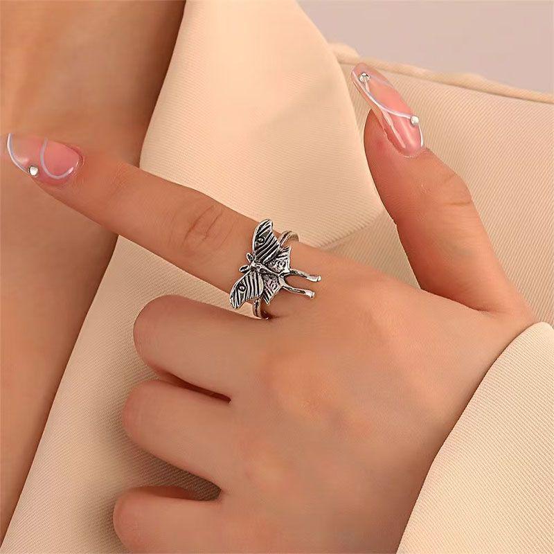 Exquisite Cross-border Fashion Ring: Butterfly Leaves, Hollow Heart & Triangle Design with Zinc Alloy and Diamond Accents Adjustable