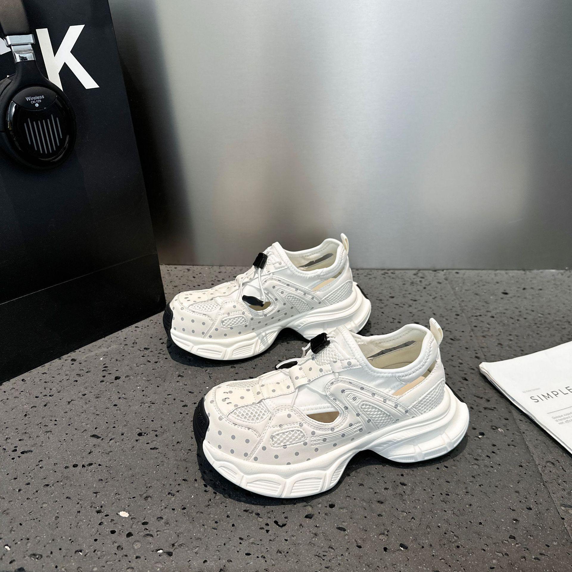 

Дышащие кроссовки для папы женские летние новые жареные уличные спортивные и повседневные туфли толстая подошва увеличивающая рост одинарная сетка дышащие кроссовки для бега 35 белый