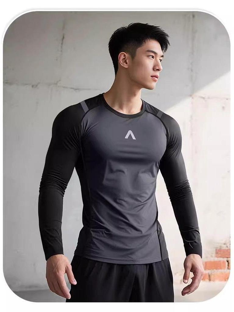 Men's Seamless Fitness Compression Top: Long Sleeve, Quick Dry, Elastic for Muscle Definition.
