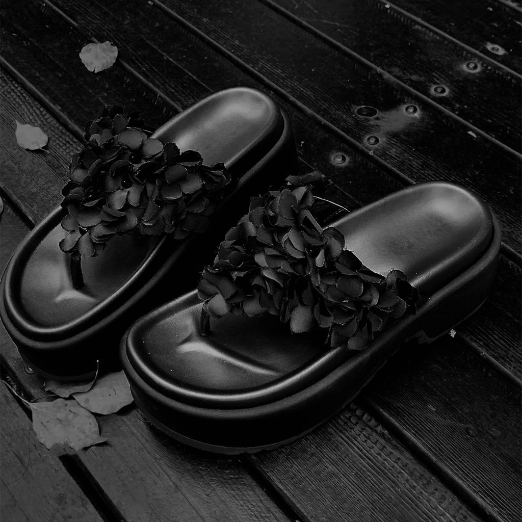 Sheepskin Zhao Zhaoyi has the same thick-soled slippers, women's summer flip-flops, and women's shoes wear French flip-flops.