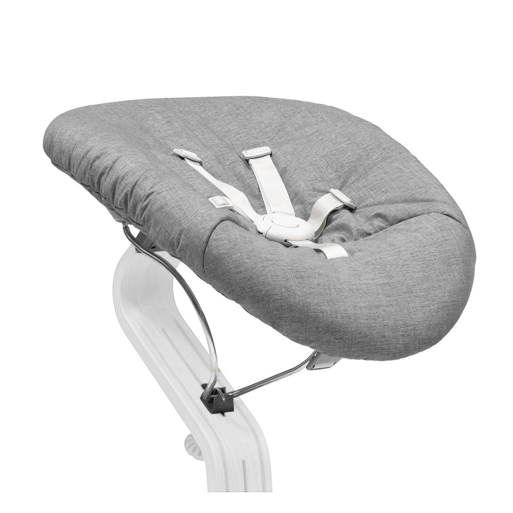 Stokke (Offiziell) Nomi Neugeborenen-Set, Weiß, Neugeborenen-Sitz, Stufenlos verstellbarer Winkel, für Neugeborene bis 6 Monate, Einfache Montage, Tripp Trapp Hochstuhl