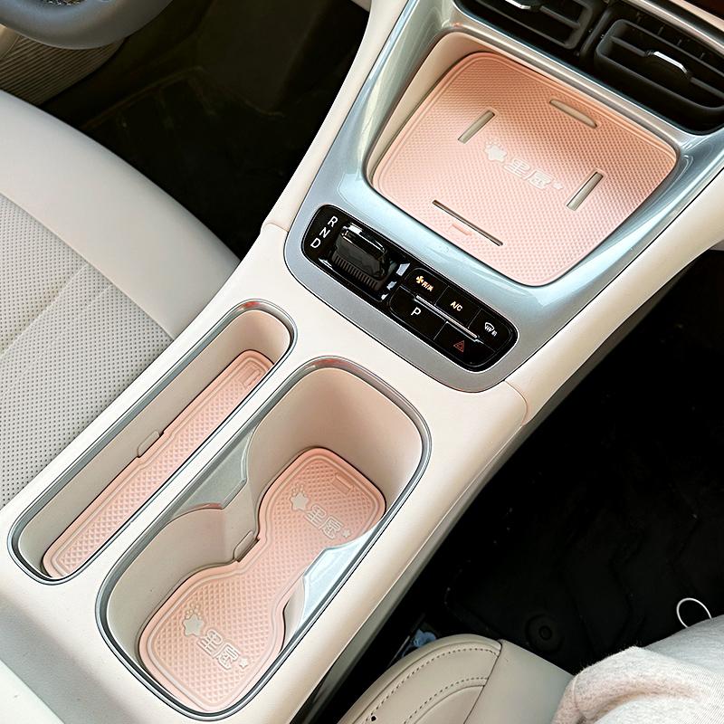 For Geely Xingyuan Center Console Wireless Charging Pad Silicone Water Cup Slot Pad Car Interior Decoration Supplies