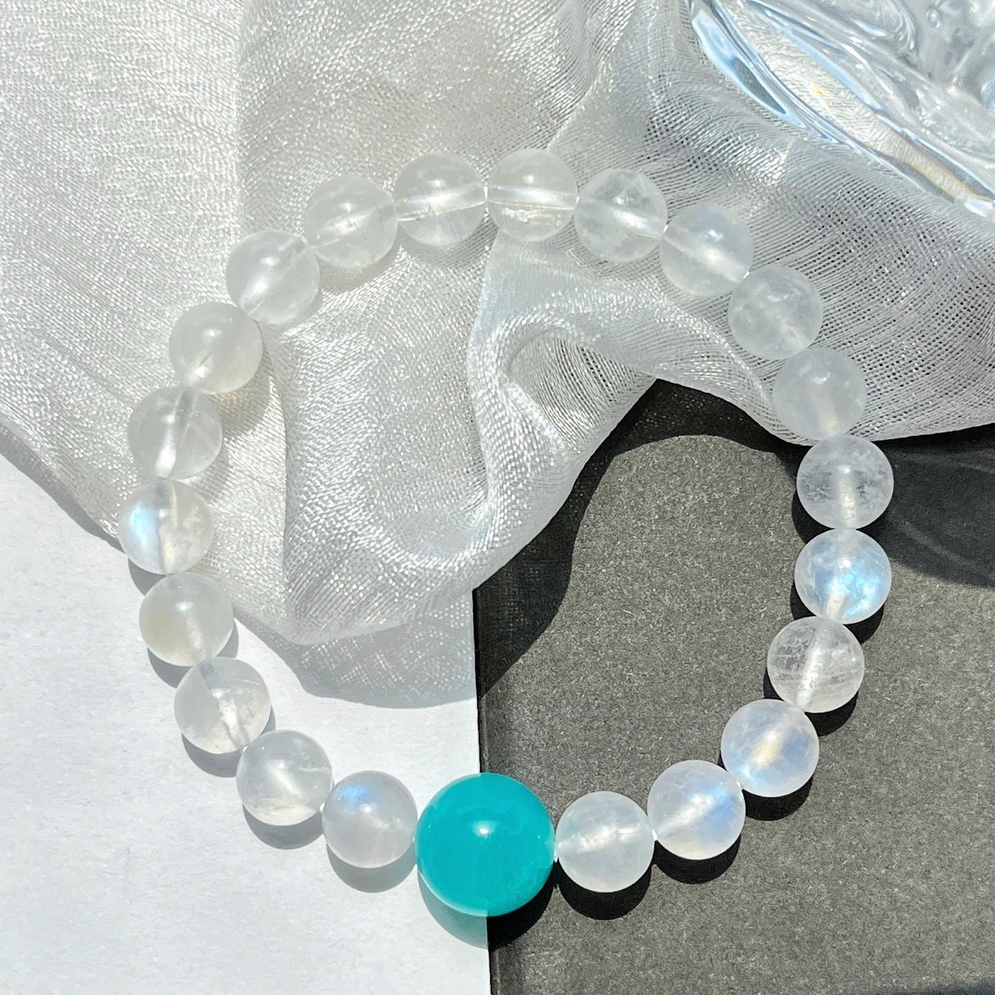 8M Natural Blue Moonlight Tianhe Stone Design Bracelet Bracelet.
