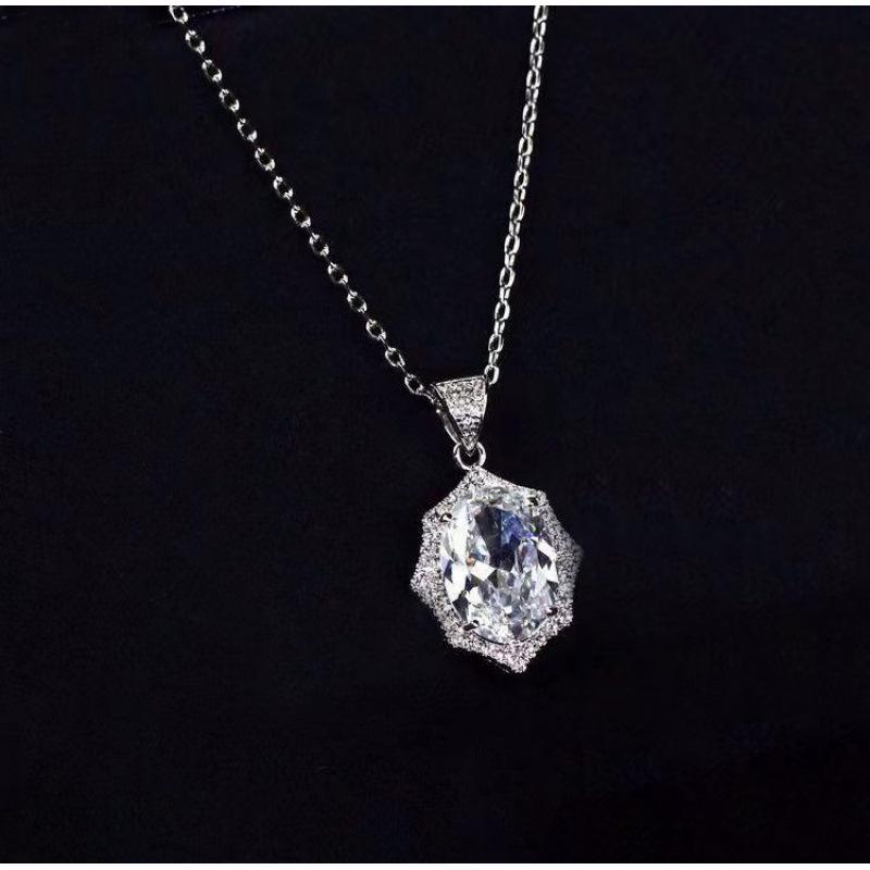 European  American Retro Court Style Clavicle Necklace - Exaggerated Spring  Summer Temperament Accessory for Women