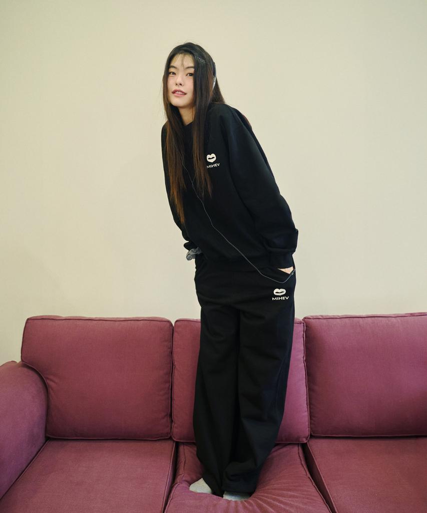 Mihebeu [Unisex] Stitch Classic Logo Sweatpants Black