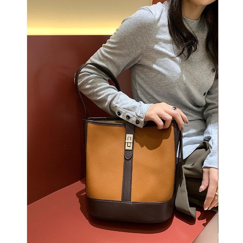 

Сумка из коровьей кожи, сумка-мешок, поколение, контрастная цветная вставка, наплечная сумка, большая вместимость, сумка-ведро для поездок на работу, OEM 26x21x15 коричневый