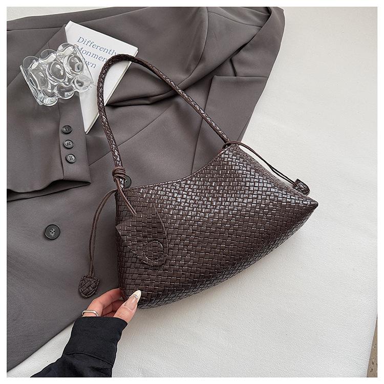 

French niche woven pattern underarm bag women s 2025 summer temperament elegant trend commuting shoulder handbag