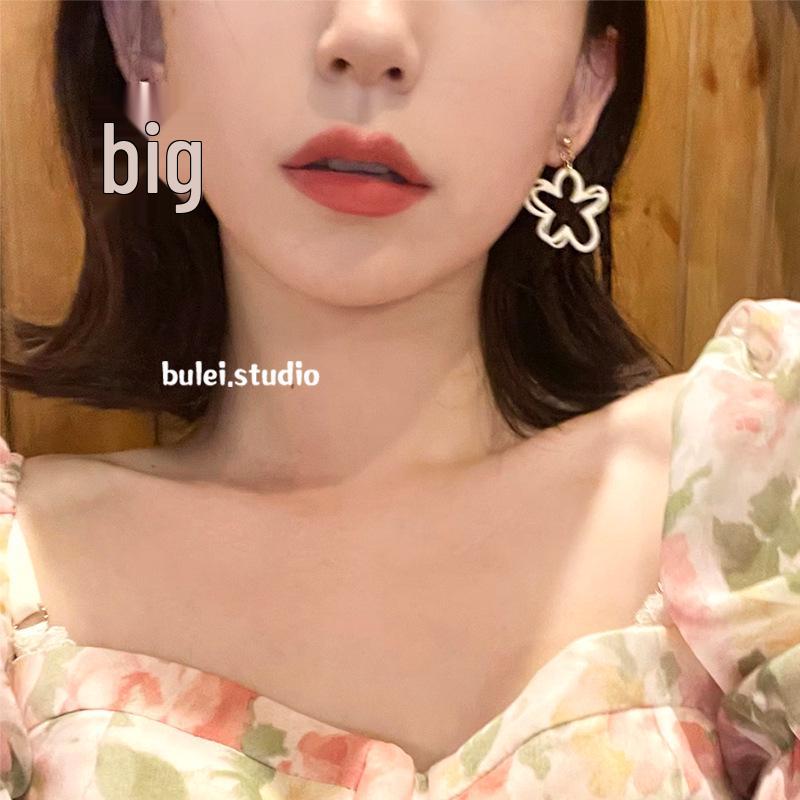 Würziges Mädchen Ohrklemme & Ohrstecker Set: Nischen-Kalter Stil für Frauen, Herbst/Winter 2023