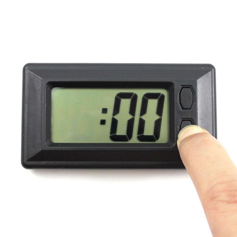 Orologio Digitale LCD Per Auto – Adesivo Su Cruscotto, Visualizza Ora E Data, Display Grandi Cifre, Alimentato A Batteria, In ABS Resistente, Compatto E Portatile