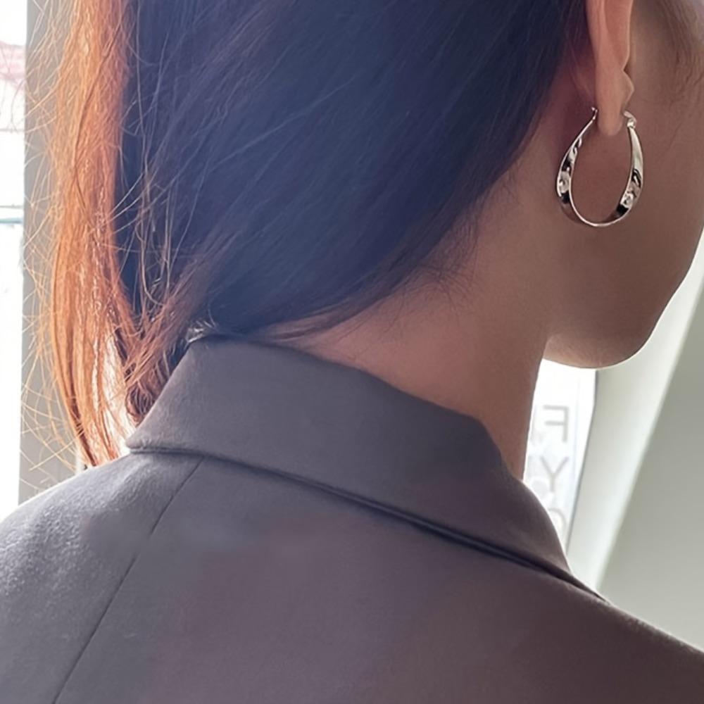 Silver Mobius Loop Earrings with Elegant Retro Style Suitable for Women's Daily Party Earrings