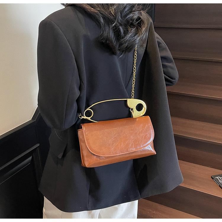 Faux Leather Paperclip Clutch for Women, Chic Chain Shoulder Bag, Minimalist Crossbody Purse