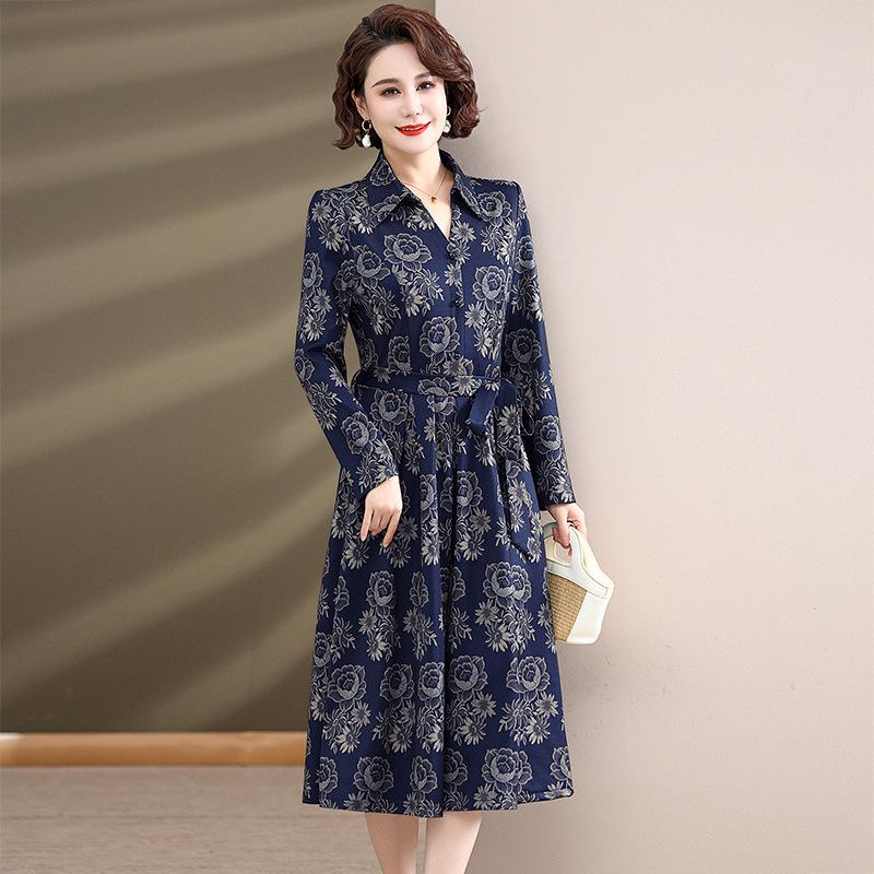 

Chic V-Neck Floral Midi Dress with Long Sleeves for Middle-Aged Women 3XL темно-синього кольору