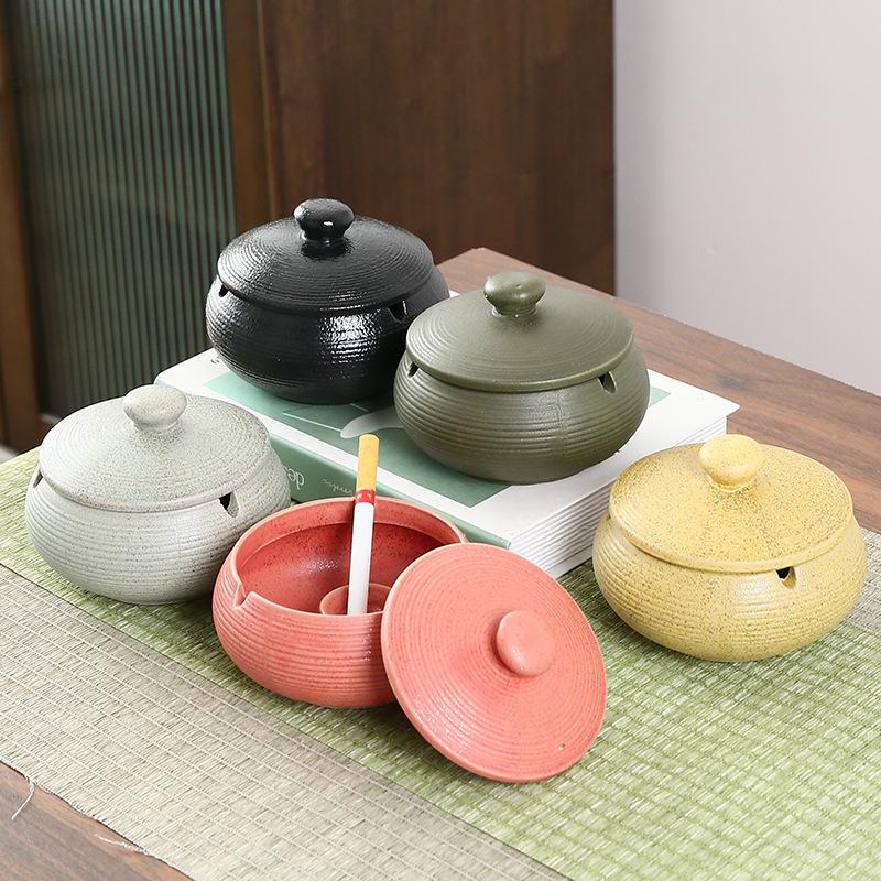 Creative European-Style Ceramic Ashtray with Dustproof Lid