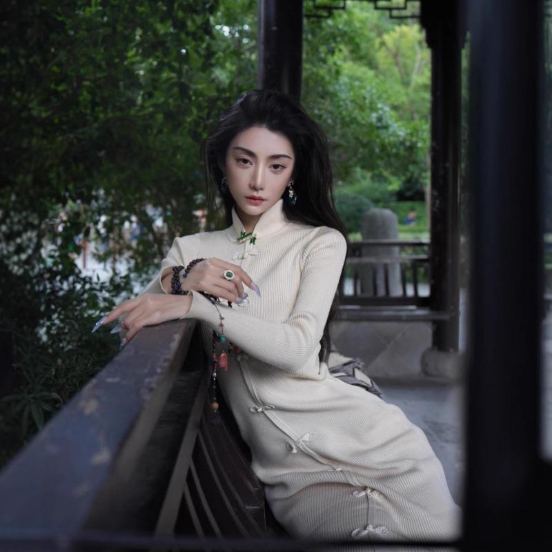 Autumn Women's New Black Tea Style Wear with Improved Cheongsam Long-sleeved Knitted Dress