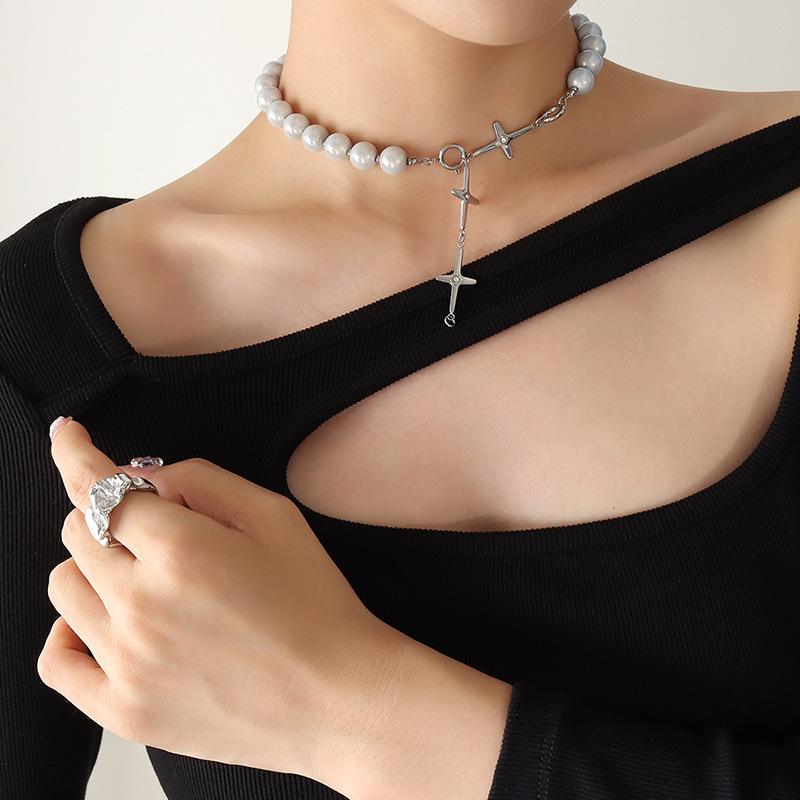 Vento Neutro Imperatrice Vedova Riflettente Imitazione Opale Perle Croce Zircone Intarsiato Acciaio al Titanio Collana Femminile