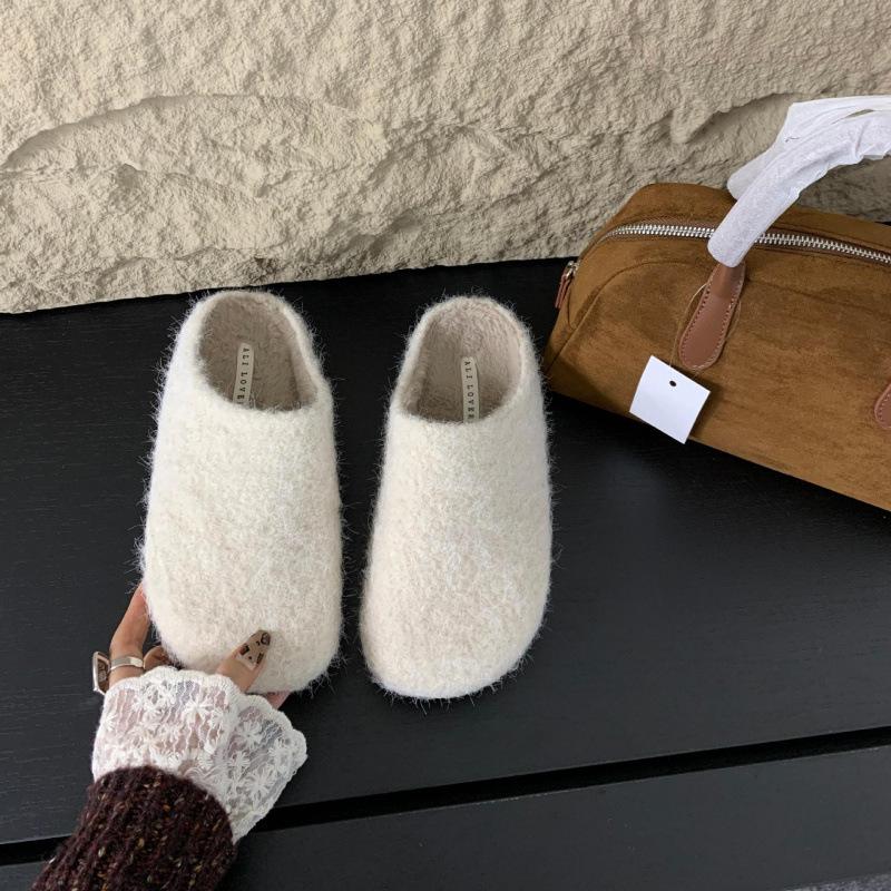 

Корейская версия повседневных пушистых тапочек женские 2025 новые зимние носки на плоской подошве ленивые туфли-мюли с флисовой сумкой на носке и полупяткой 39 абрикосовый