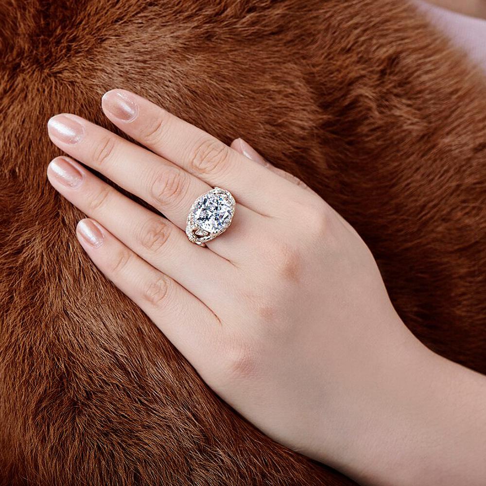 Elegant Vintage Openwork Zircon Ring - Luxurious High-End Women's Jewelry