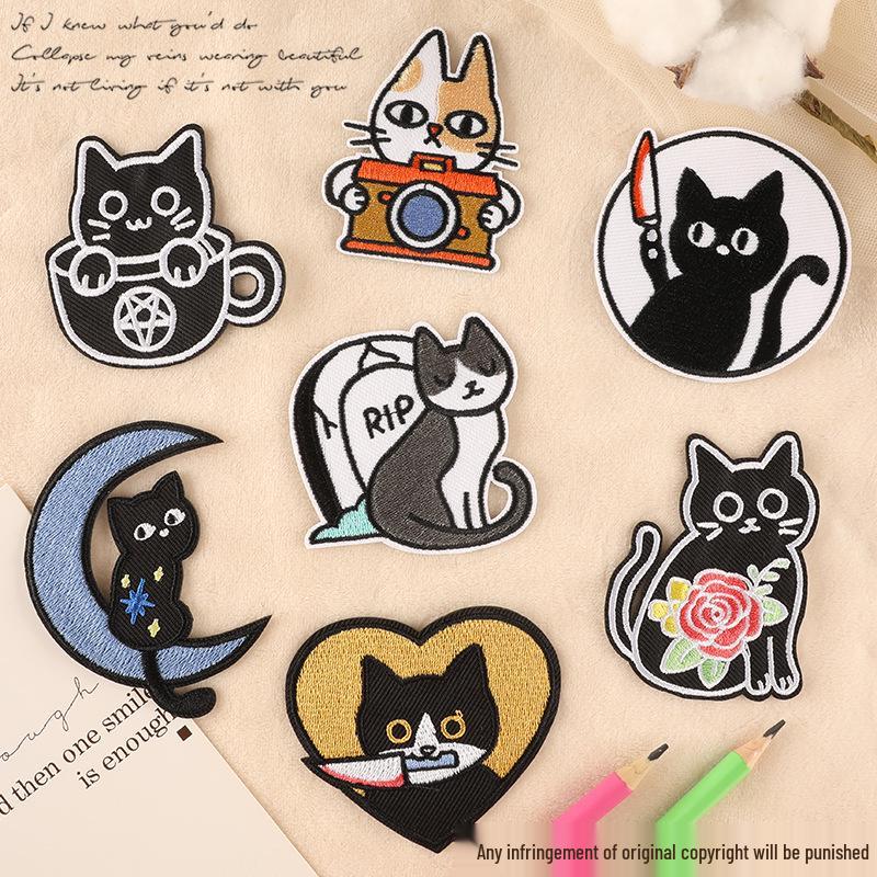 Badge Brodé Chat Cartoon: Écusson en tissu décoratif et autocollant