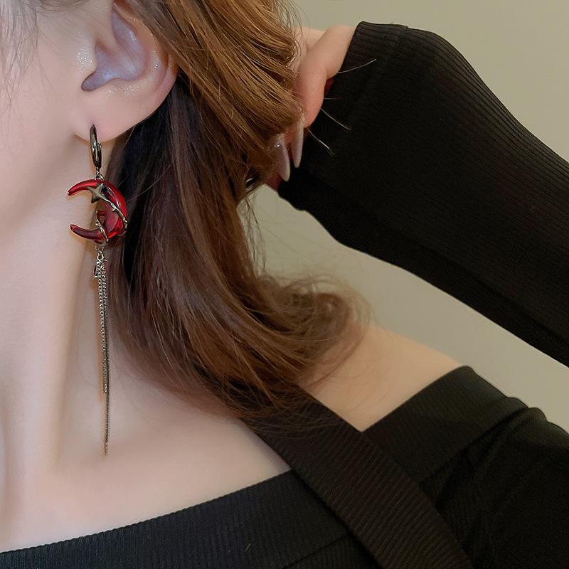 Red Moon Gem Asymmetric Earrings Personality Hip-Pop Gothic Dark Ear Pendants Tassel Chain Eardrop Ear Buckle Jewelry Accessory