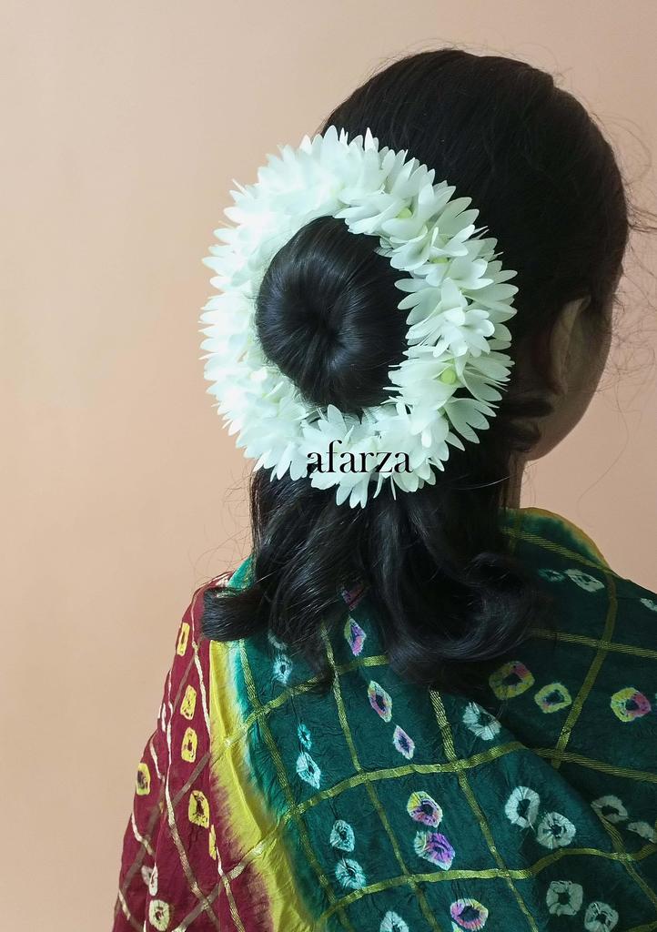 AFARZA; WAHL GUTES GEFÜHL GUTES Haar-Gajra für Dutt Juda-Accessoires Mogra Jasmin für Frauen Packung mit 6 Stück. [Mehrfarbige Designs]