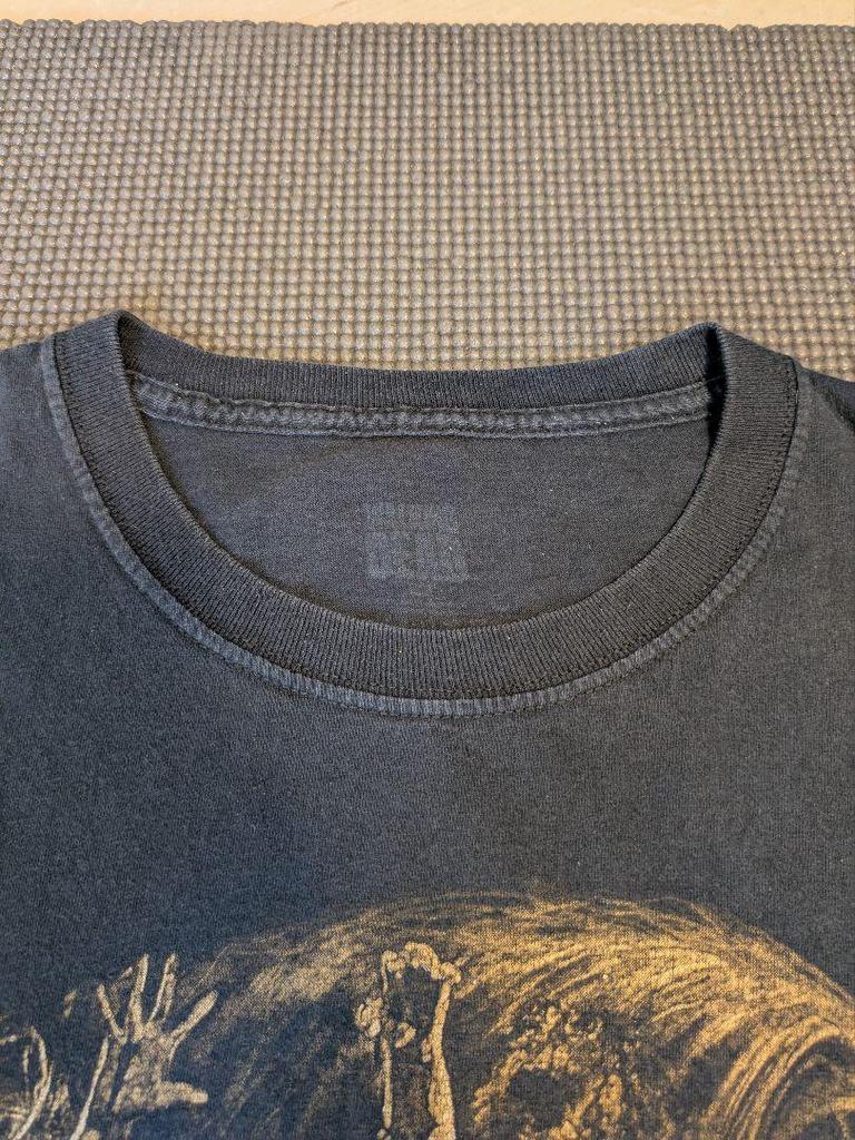 [USED] Officially Licensed THE WALKING DEAD T-shirt, Black, Size L/XL, Used.