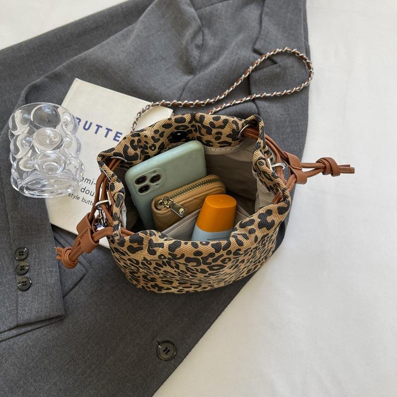 Leopard print women's bag 2025 portable Korean version bucket bag women's storage bag women's oblique span bag