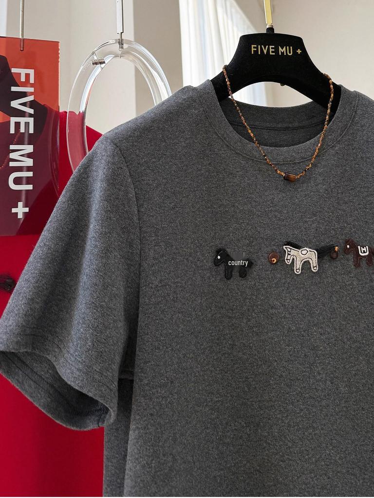 Plus Size Velvet Cartoon Embroidery Short-Sleeve Top for Spring/Summer - Stylish & Comfortable