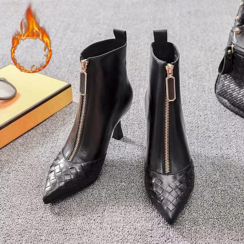 Женские модные ботильоны - Черные блестящие кожаные стеганые ботильоны на молнии спереди и среднем каблуке узкие зимние ботинки 40 2490₽