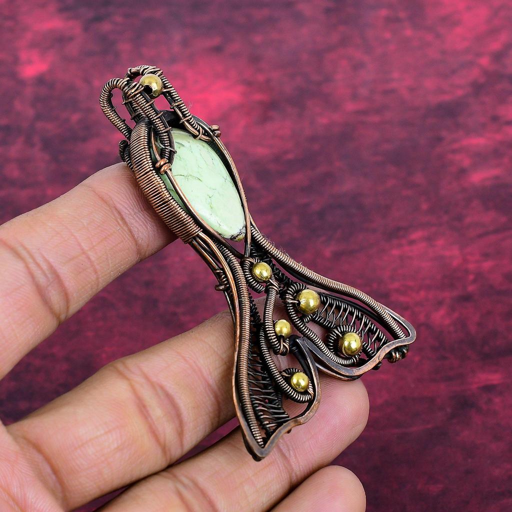 Pingente de Pedra Gema Crisoprásio Limão Joia Artesanal Peixe Envolto em Fio de Cobre