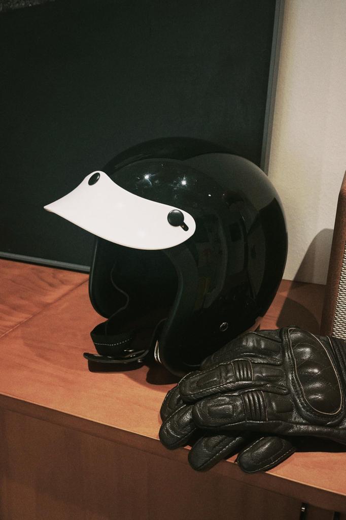 Motorcycle Helmet with Brim, Cruiser Locomotive Retro Helmet Sun Visor, Universal Tri-Fold Cap with Tongue-Lock Shutters (White)