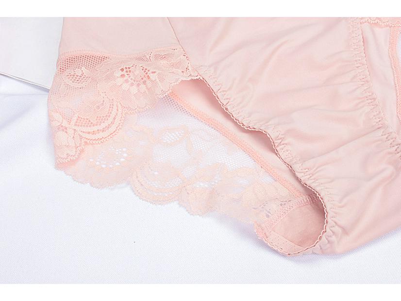Plus Size Seamless Silk Mid-Waist Lace Panties for Curvy Women