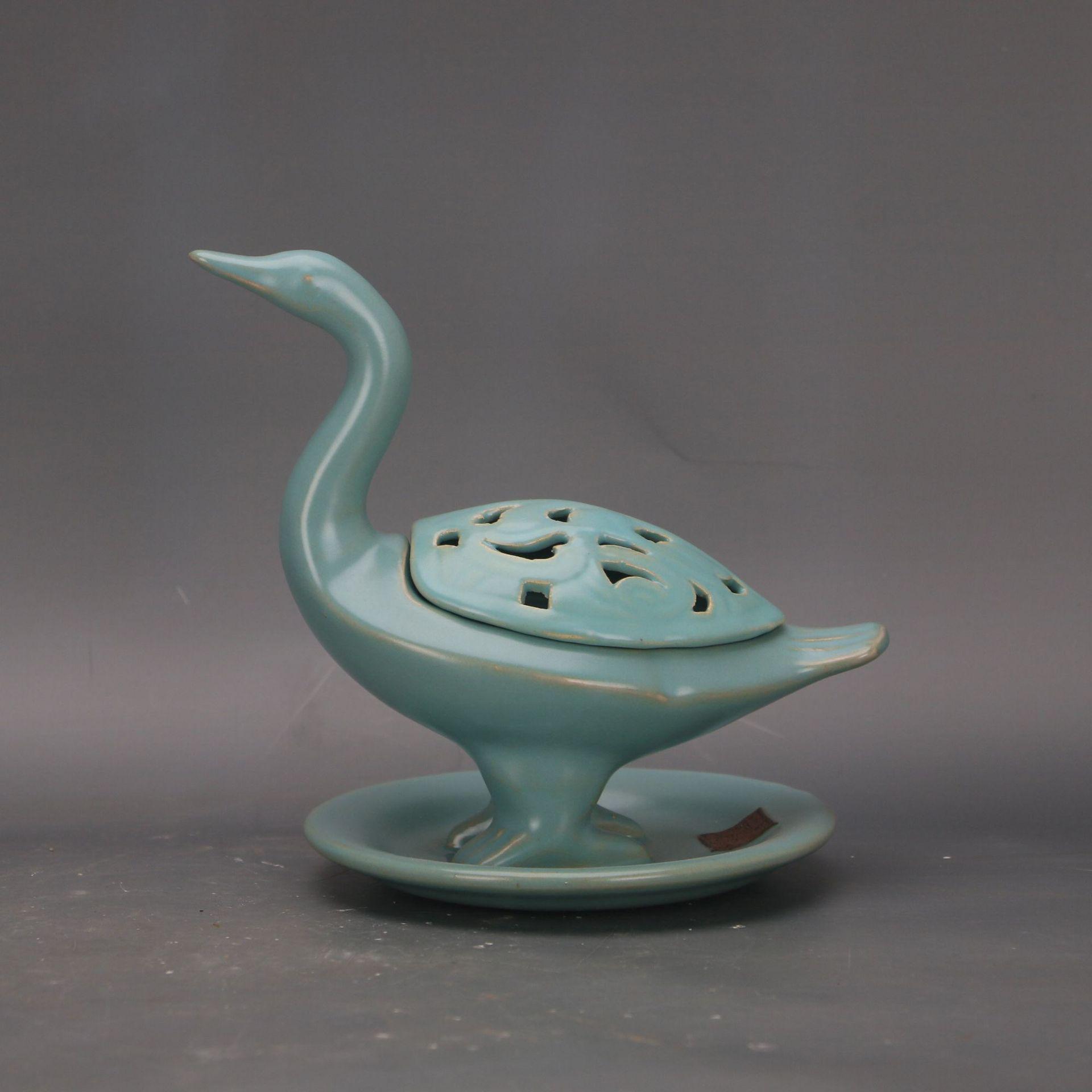 Song Dynasty Qian De Year 1: Blue Glazed Goose-Shaped Incense Burner - Antique Porcelain Decorative Collectible