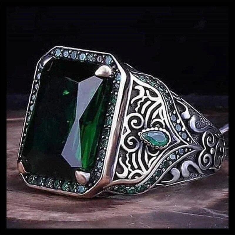 Neuer europäischer und amerikanischer Herren-Luxusring mit grünem Edelstein und dominanter Persönlichkeit im Retro-Stil, Schmuck für Bankettpartys