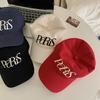 Neue Amerikanische Retro Baseballkappe für Damen im Sommer Großer Kopf und Breite Krempe Zeigt Klein Einfache Buchstaben Bestickte Baseballkappe