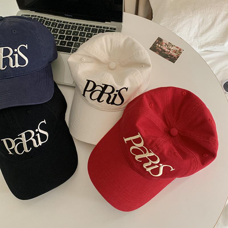Neue Amerikanische Retro Baseballkappe für Damen im Sommer Großer Kopf und Breite Krempe Zeigt Klein Einfache Buchstaben Bestickte Baseballkappe