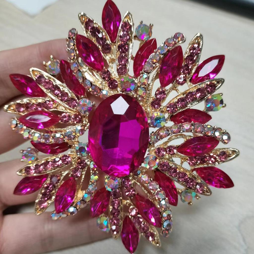 Vintage Geometric Alloy Crystal Brooch For Women Fashion Accessory