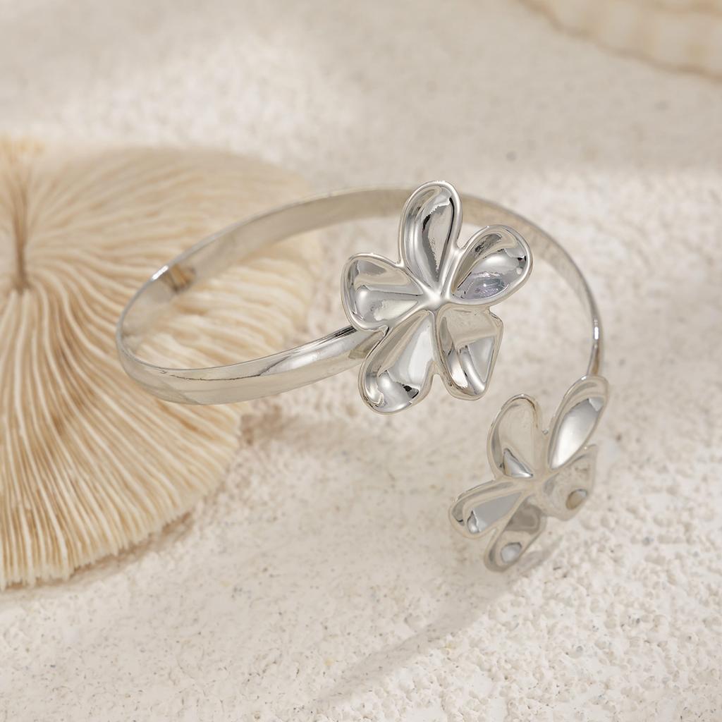 2025 Trendy Starfish Open Cuff Bangles Adjustable Armband Silver Gold Color Punk Flower Conch Geometric Upper Arm Bracelet for Women Beach Jewelry