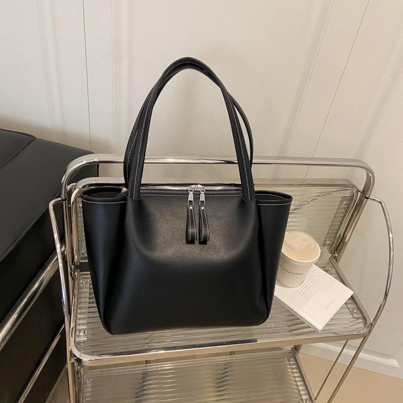 

Fashion large-capacity tote bag women s new retro casual versatile portable shoulder bag чорний